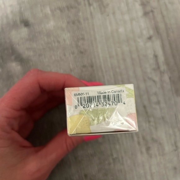 Clinique Even Better SPF 15 Makeup | CN92 Porcelain Beige | Evens and Corrects - Picture 3 of 7